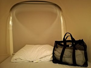 Dentro de un hotel capsula