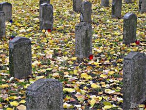 Cementerio en otoño, Olsztyn, Polonia